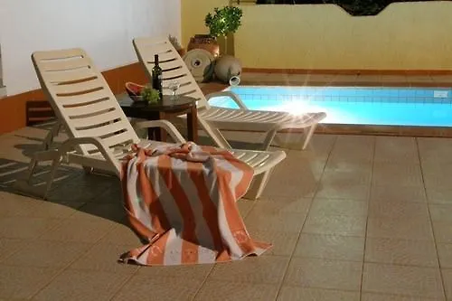 Elia & Tina Apartments *