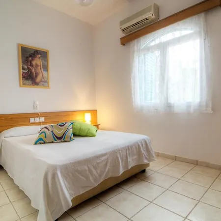 Elia & Tina Apartments Aparthotel