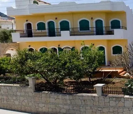 Elia & Tina Apartments 2*