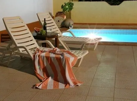 Elia & Tina Apartments 2*